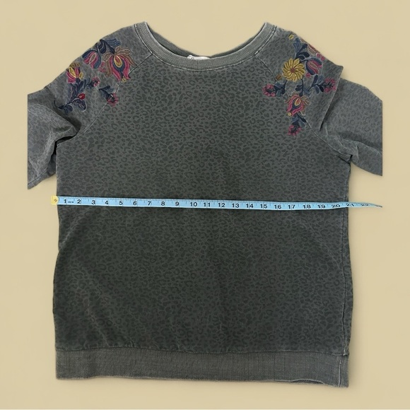 Standard Grace - Mossy Green Leopard Top M - Picture 6 of 11